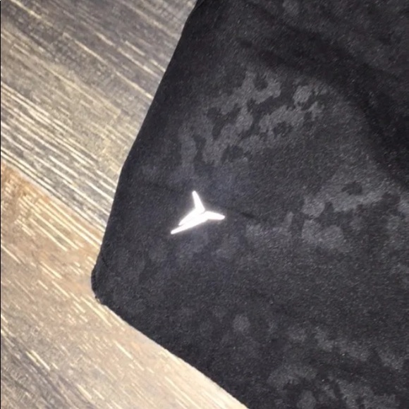 Old Navy dolphin hem shorts - Picture 5 of 8